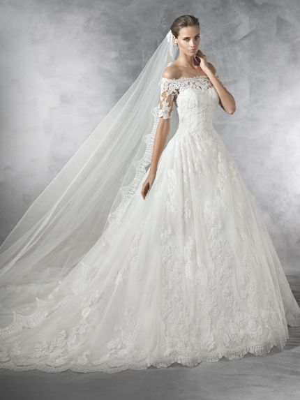 Off-Shoulder Princess Ball Gown in Lace