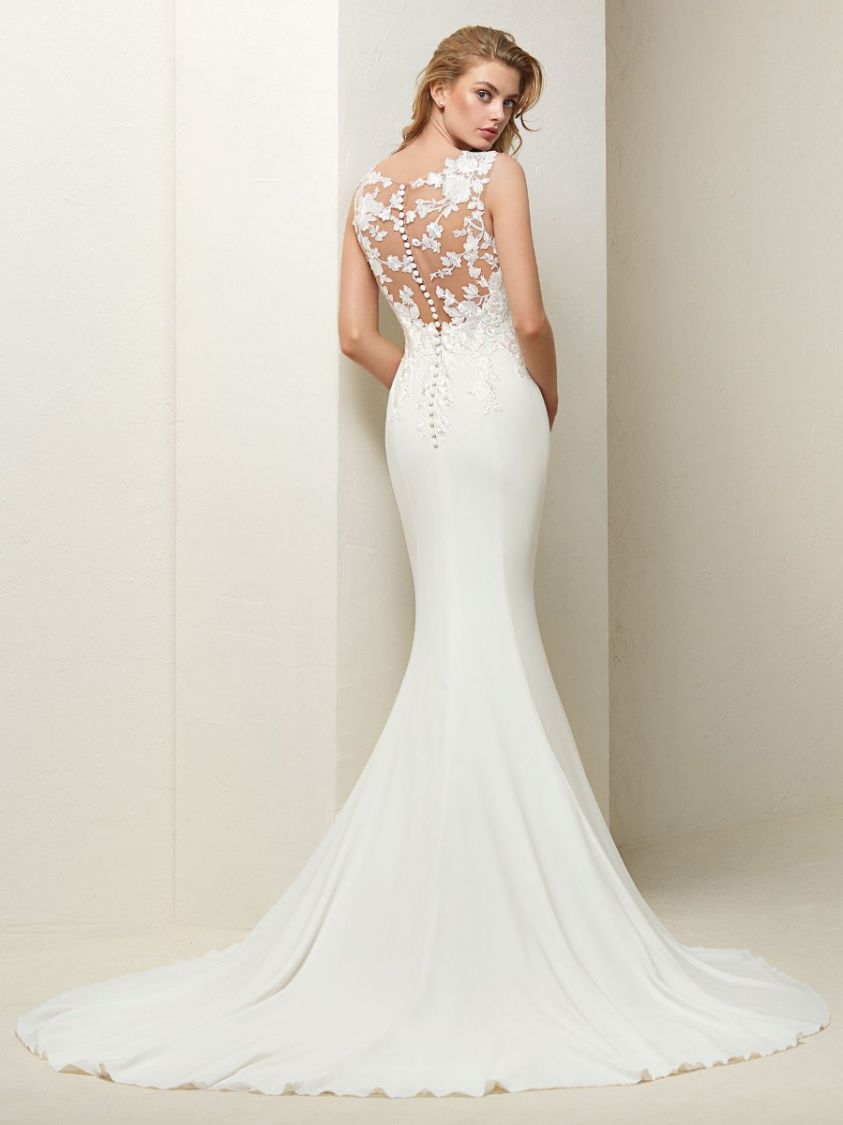 Pronovias shop drail cape