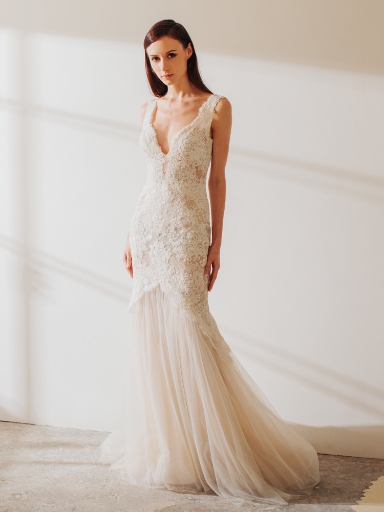 https://designerbridalroom.com.my/media/catalog/product/l/u/lusan-mandongus-lm010301-v-neck-mermaid-lace-wedding-dress_01.jpg