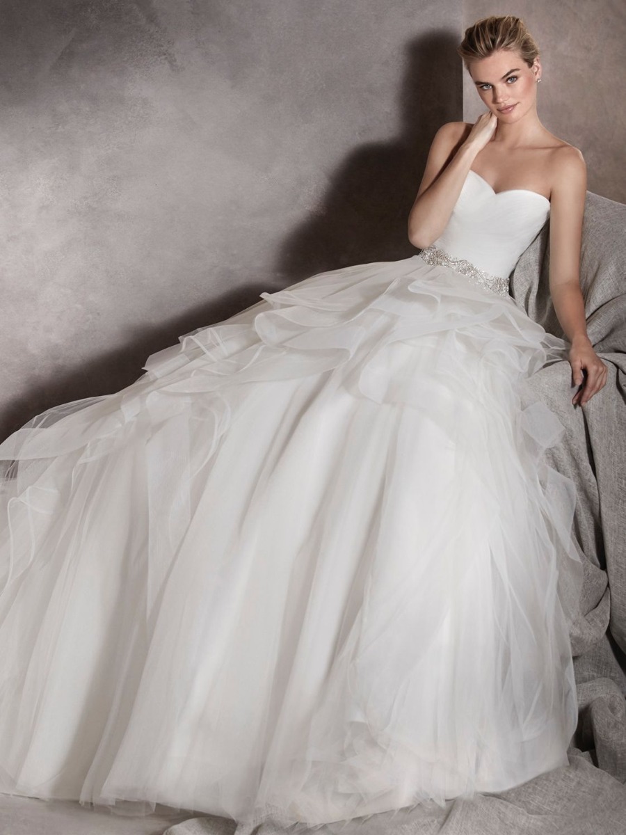 Pronovias | ALBANIA | Sweetheart Neckline Princess Ball Gown in Tulle