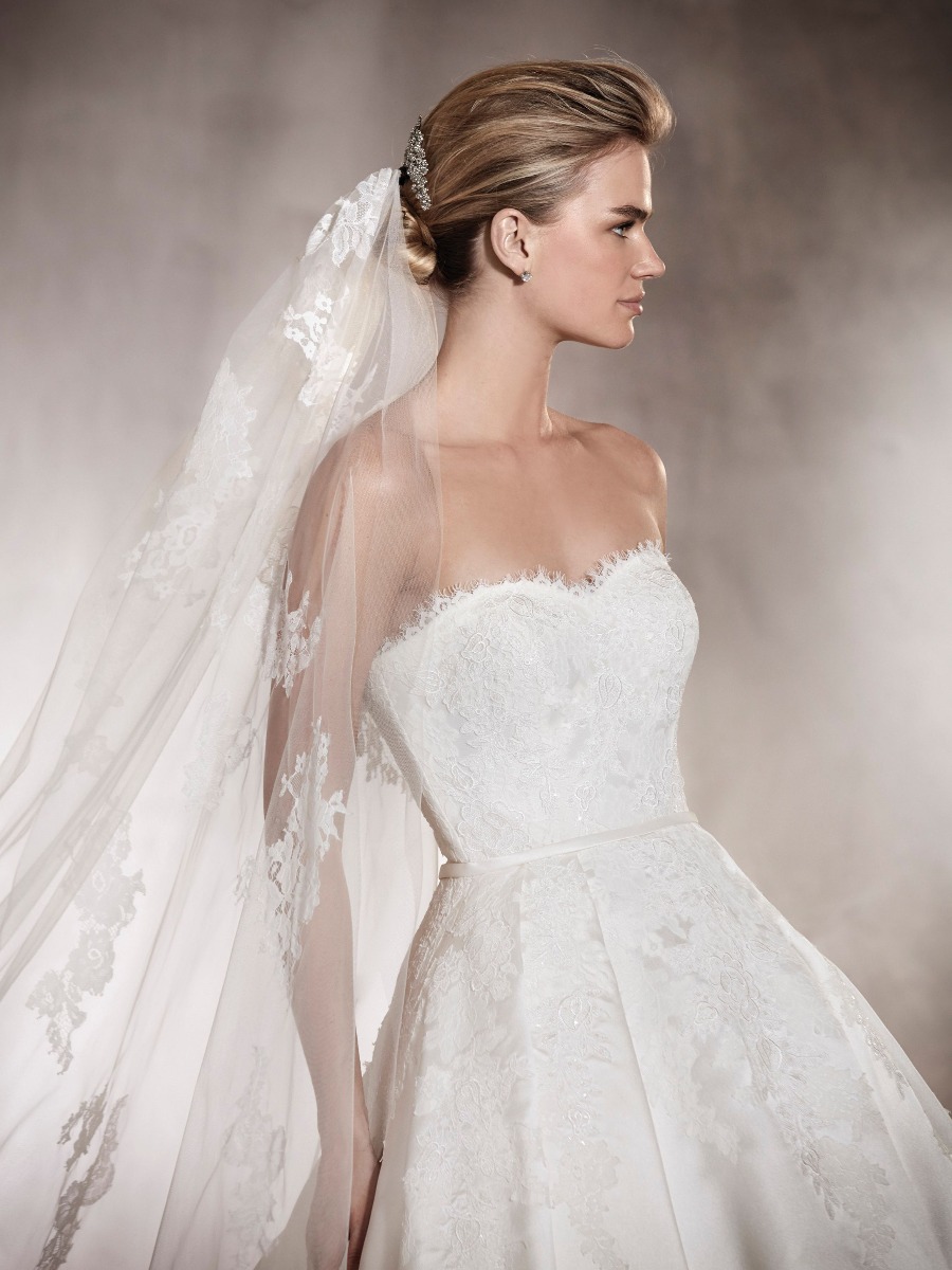 Pronovias | ALBASARI | Sweetheart Neckline Princess Ball Gown in ...