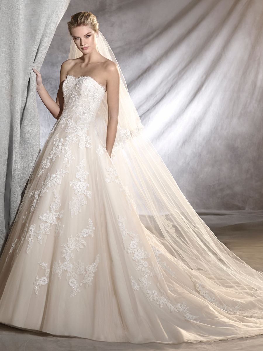 Pronovias | ORALIE | Sweetheart Neckline A-Line Wedding Dress in Lace