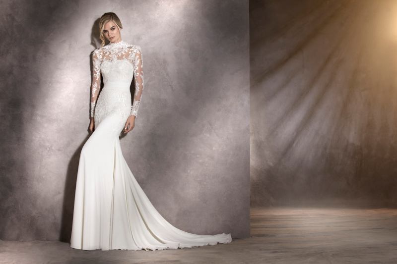 Get the Look: Long Sleeves Wedding Gown